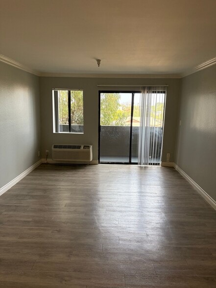 Building Photo - 5811 Tujunga Ave