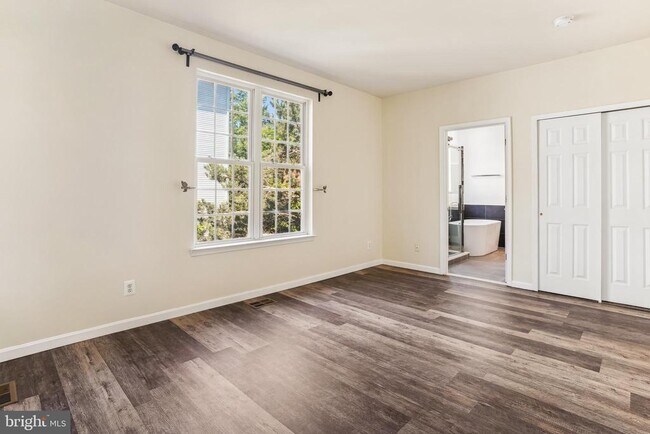 Building Photo - 8930 Milford Haven Ct
