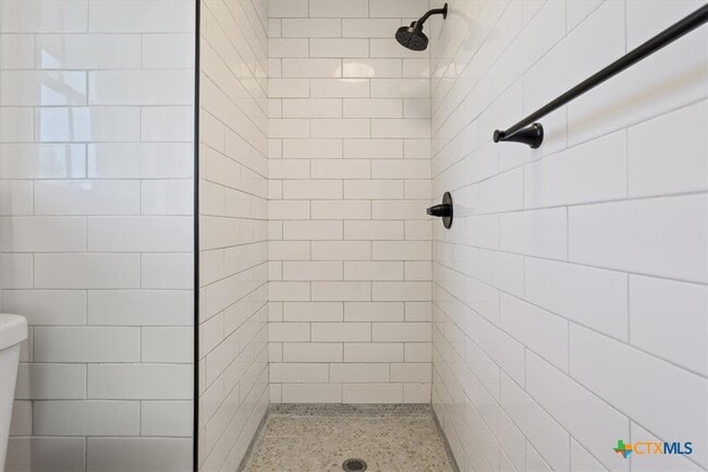 Building Photo - 907 Willow Brk St