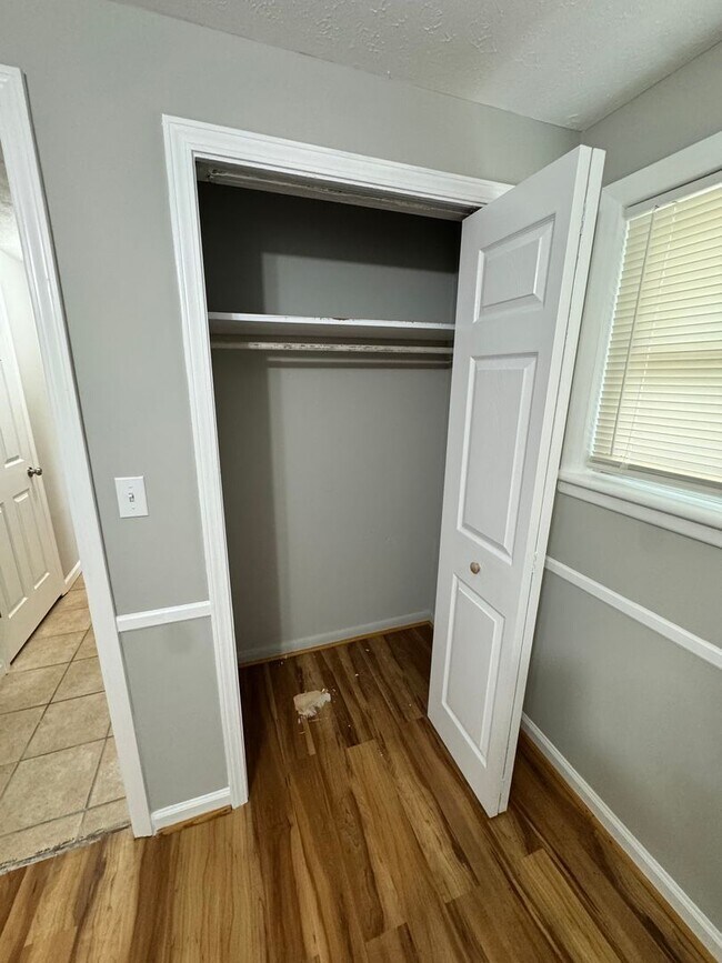 Building Photo - Spacious 4 Bedroom in Fern Creek