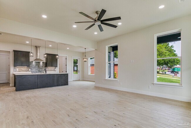 Building Photo - 412 Elcino Dr