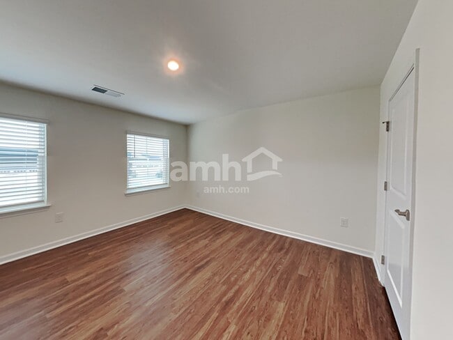 Building Photo - 653 Hamilton Park Dr