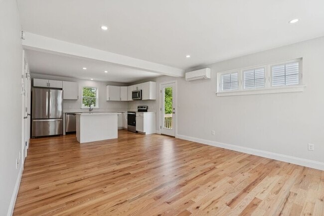 Building Photo - 3 Thomas Dr