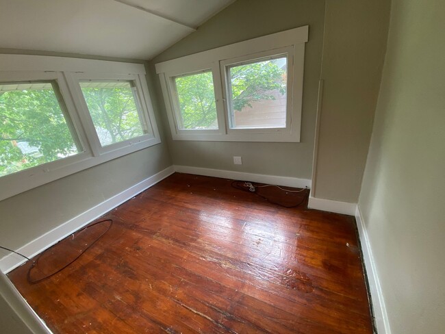 Building Photo - 2 Bedroom 1 Bath home
