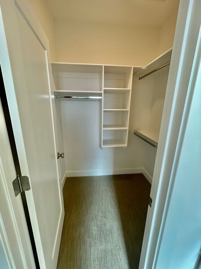 Building Photo - Beautiful Three Bedroom Townhome in Woodland Estates