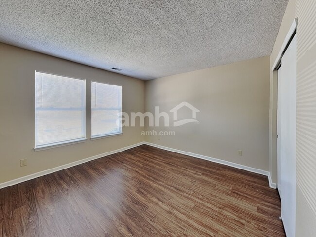 Building Photo - 2092 Meadowlark Ln