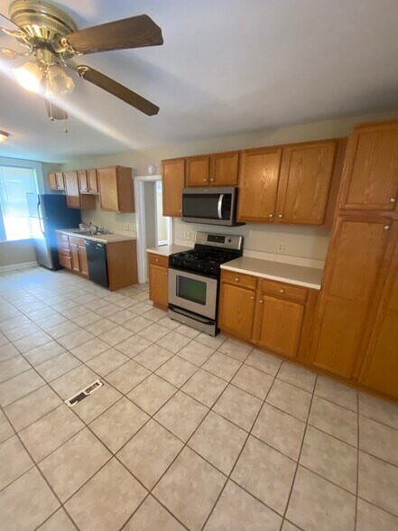 Kitchen - 1720 N Astor St