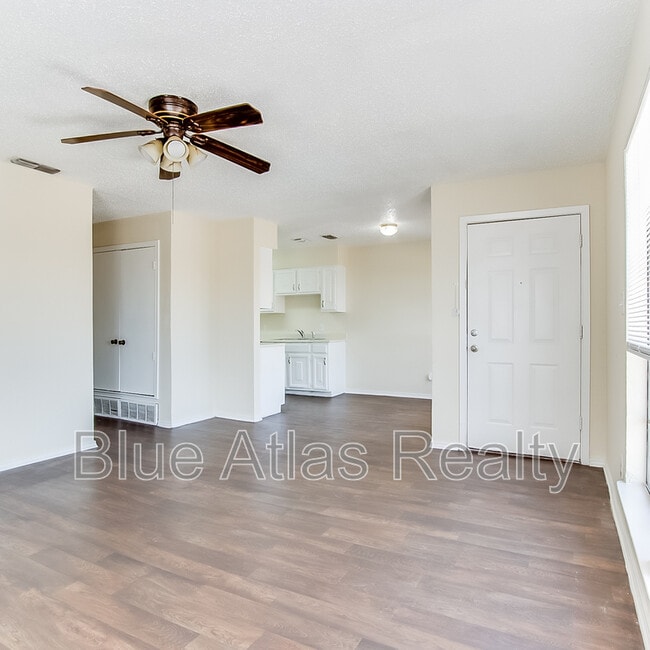 Building Photo - 8133 Foxfire Ln