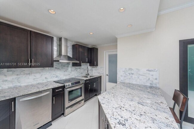 Building Photo - 300 South Pointe Dr