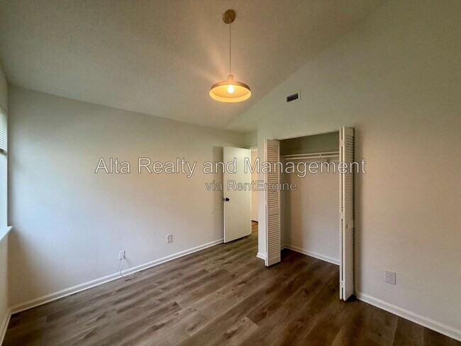 Building Photo - 8113 San Jose Manor Dr E