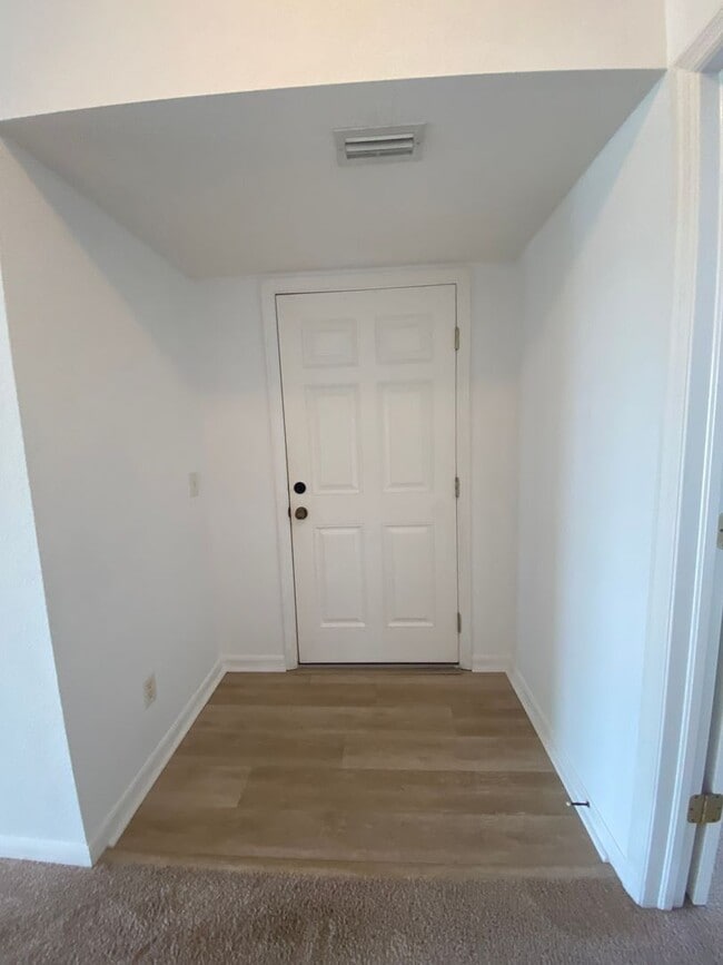 Building Photo - 2140 Heron Lake Dr