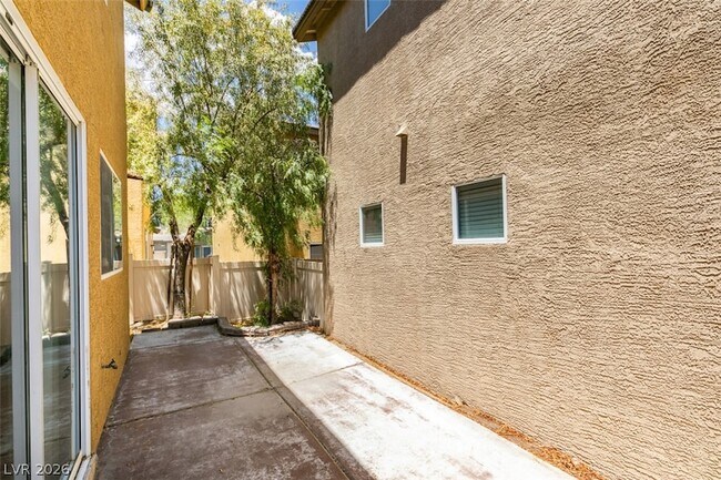 Building Photo - 6779 Winding Wood St