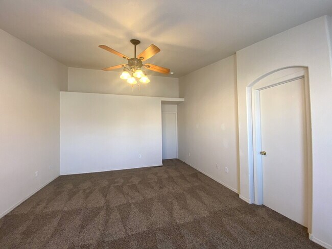 Building Photo - GATED COMMUNITY - 3 Bedroom w/Loft