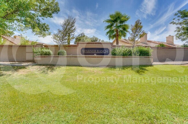 Building Photo - 55 E La Vieve Ln