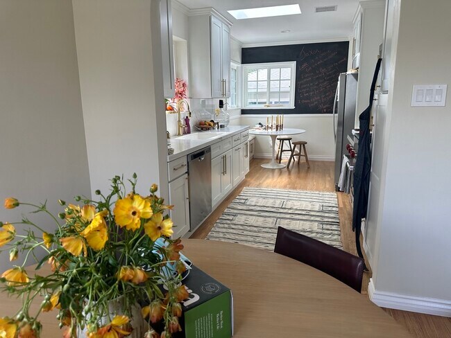 Building Photo - 1029 Chautauqua Blvd