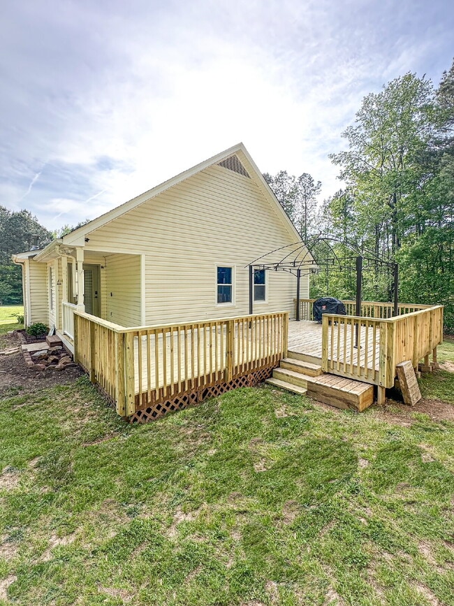 Building Photo - Peaceful One-Story Retreat in Franklinton, NC