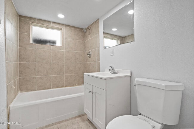 Building Photo - 3700 Taylor Ave