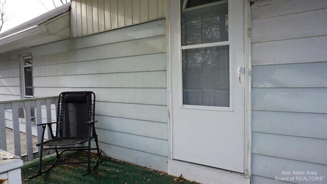 Building Photo - 207 W Henry St