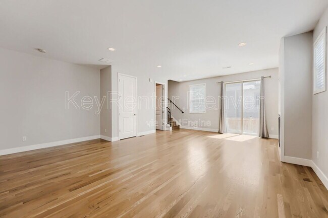 Building Photo - 758 S Leyden St
