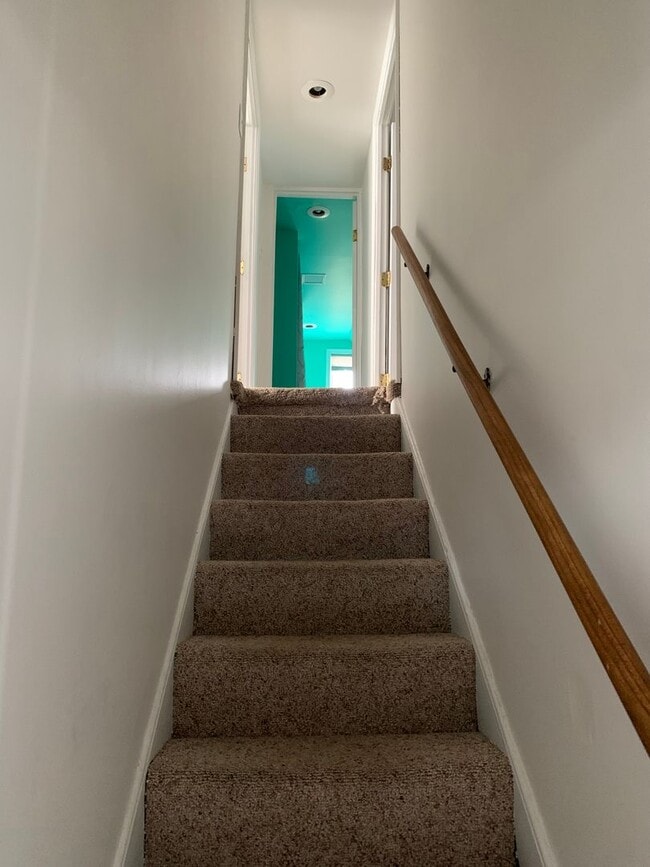 Building Photo - HEAT IS NOW INCLUDED IN THE RENT!Charming ...