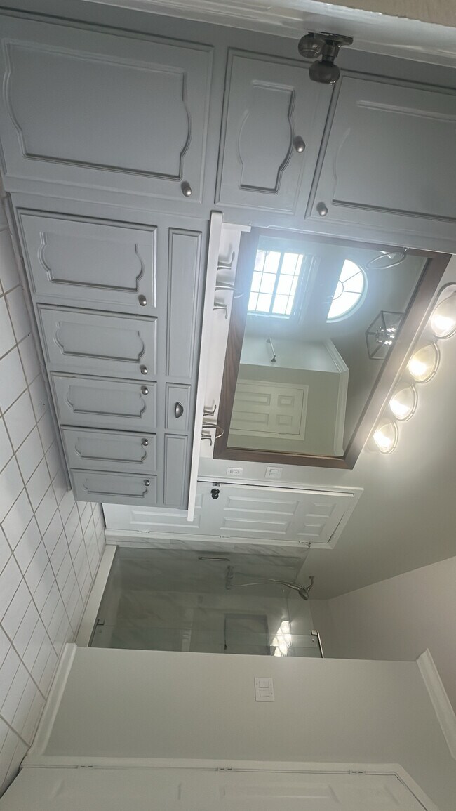 Building Photo - 40101 Parker Rd