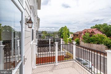 Building Photo - 612 Totten Pl NE