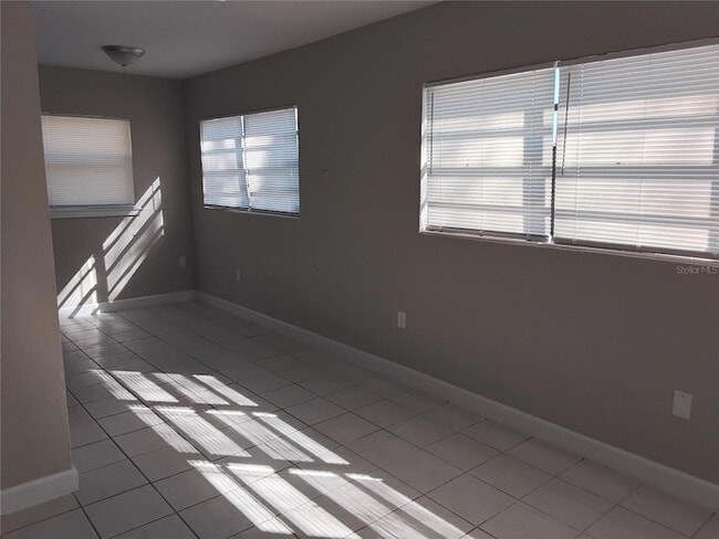 Building Photo - 327 Barbara Cir