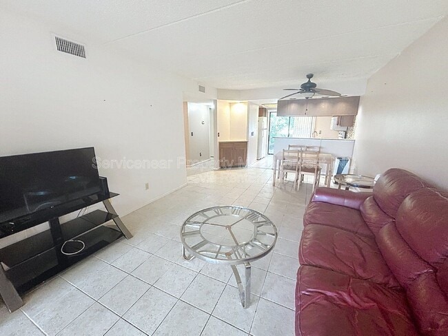 Building Photo - 217 Woodlake Wynde