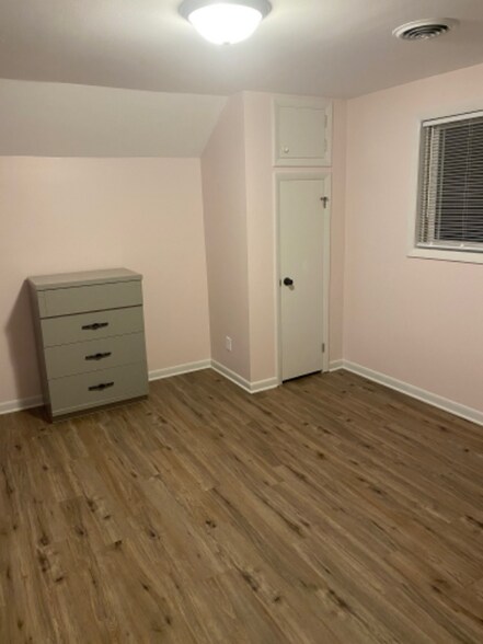 Building Photo - 902 Townline Rd