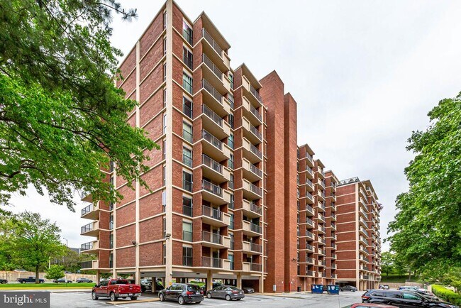 Building Photo - 1300 Army Navy Dr
