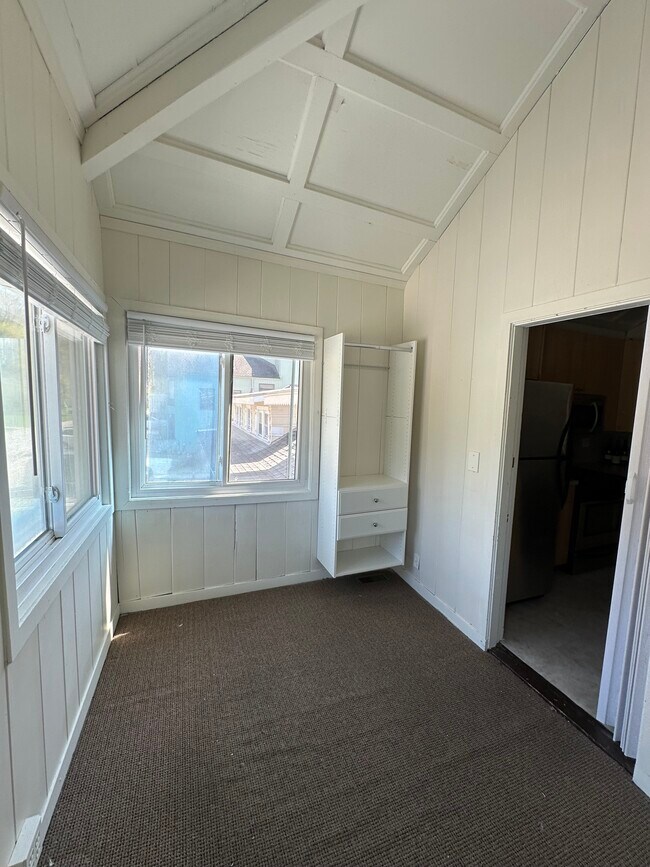 Building Photo - 852 Beach Rd