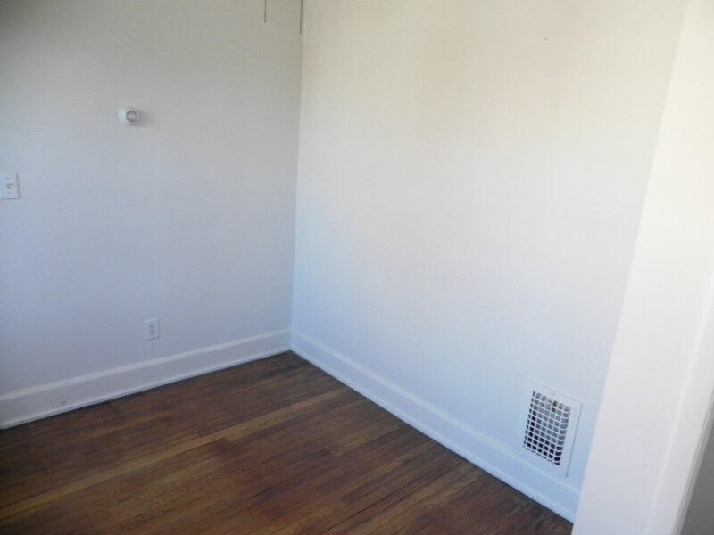 Building Photo - 186 Grasmere Ave