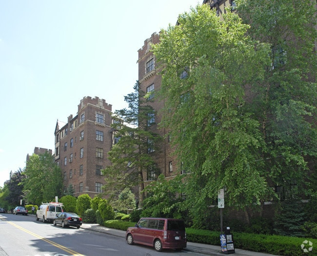 Building Photo - Broadpark Lodge
