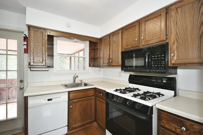 Building Photo - 3174 Churchview Ave