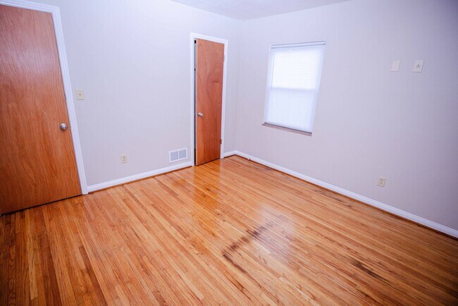 Building Photo - 3416 Chestnut St