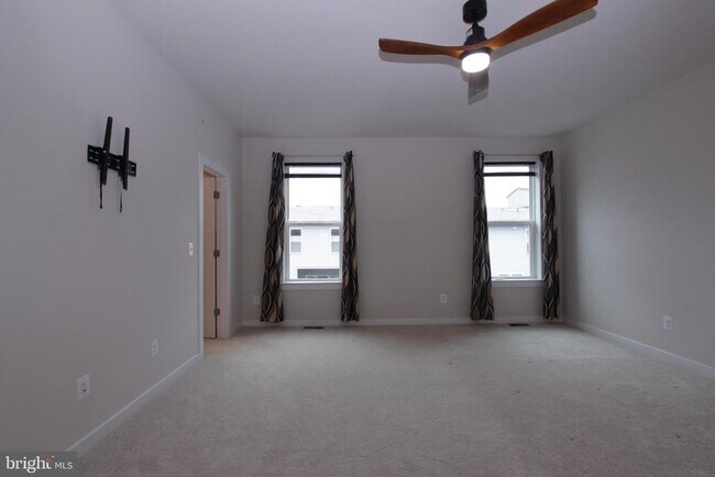 Building Photo - 43808 Middleway Ter