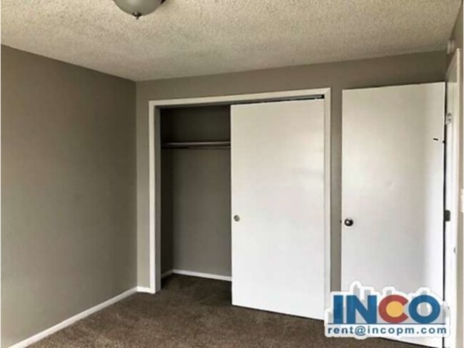 Building Photo - Convenient location! 1 bed 1 bath Apartmen...