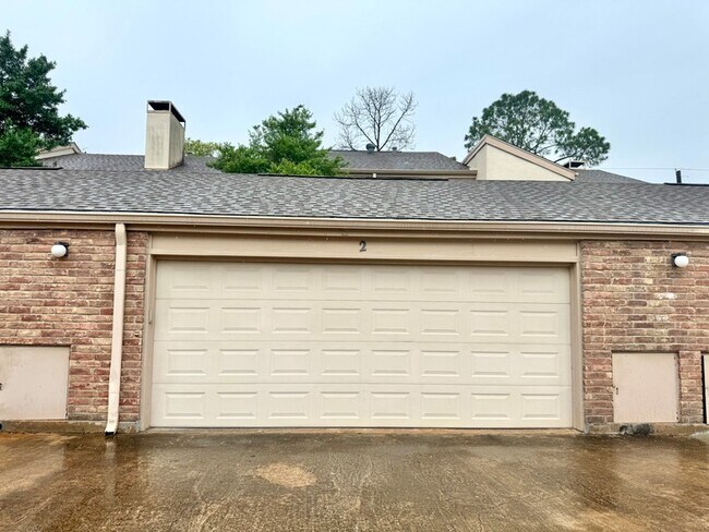 Building Photo - 2323 Bering Dr