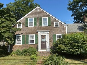 Building Photo - One bedroom in an historic home in South Y...