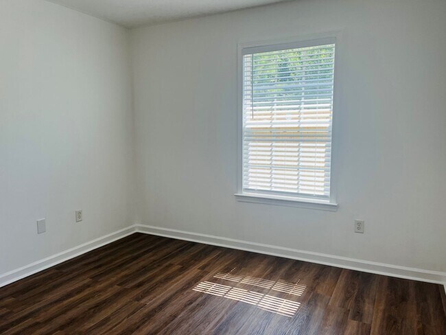 Building Photo - Wow! Check out this charming 3 bedroom 2 b...
