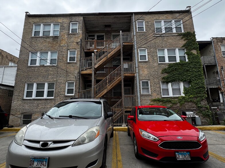 Building Photo - 6439 N Leavitt St