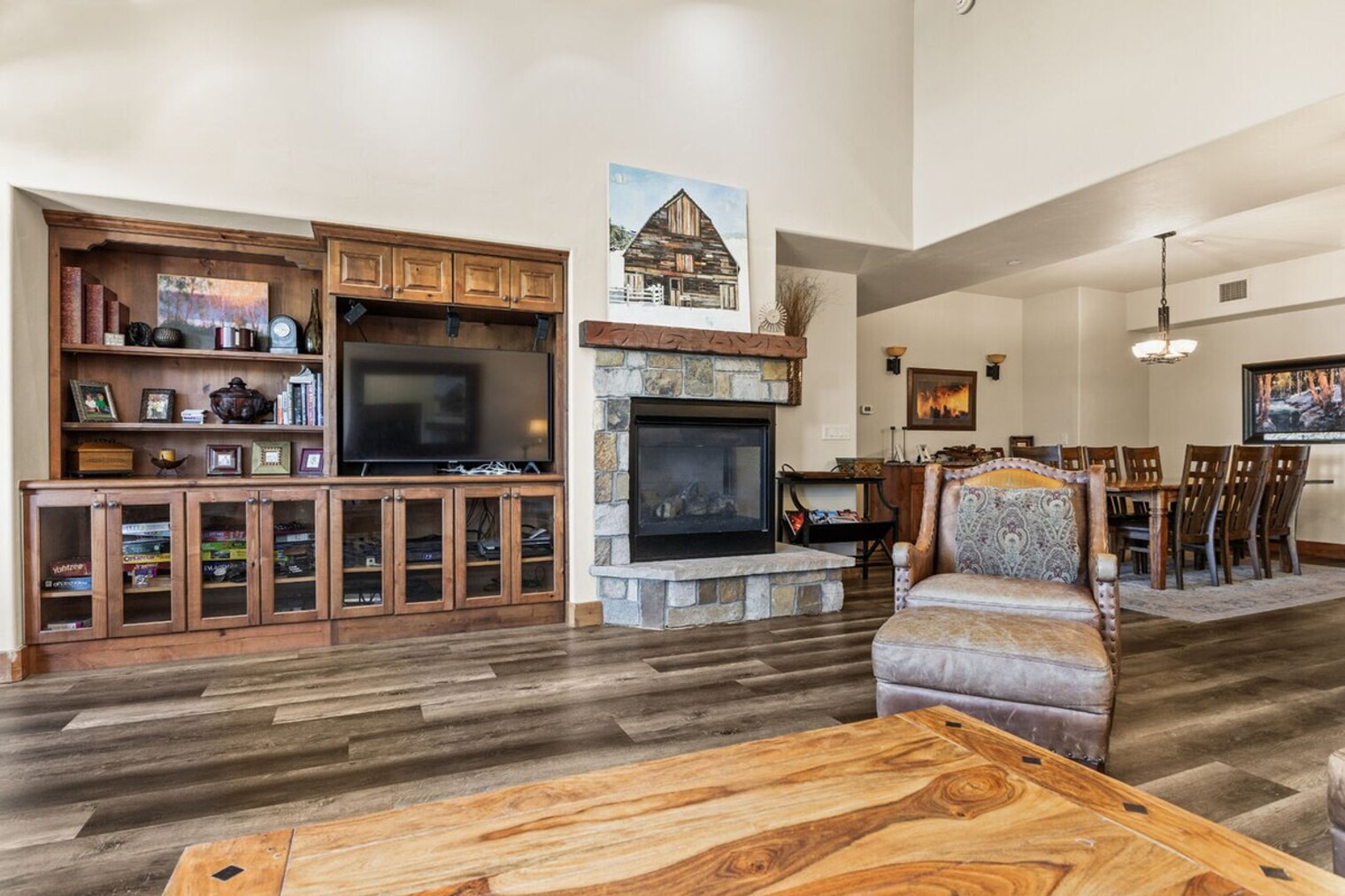 Building Photo - 2700 Village Dr