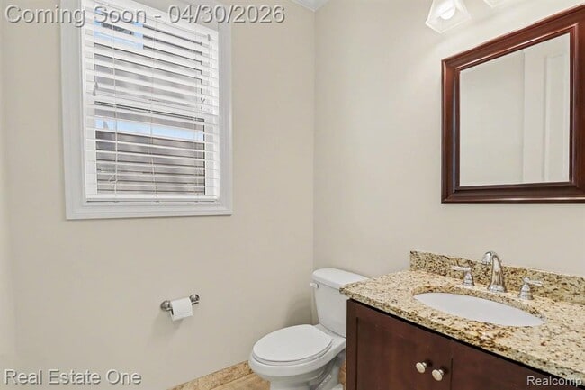 Building Photo - 714 E University Ave