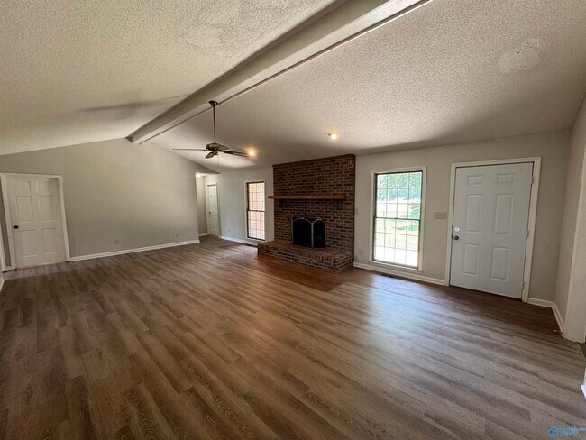 Building Photo - 120 Roy Dr