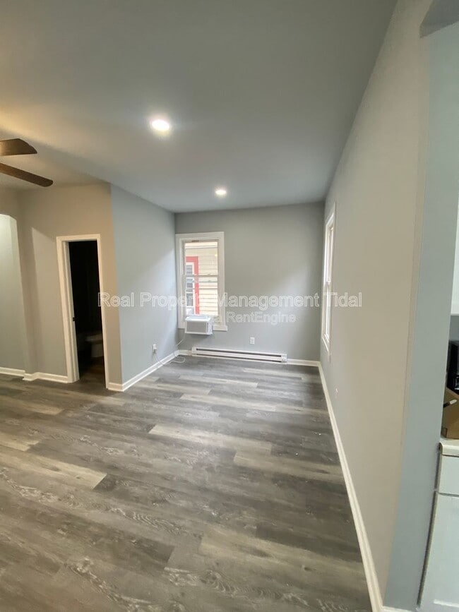 Building Photo - 22 Riverview Ave