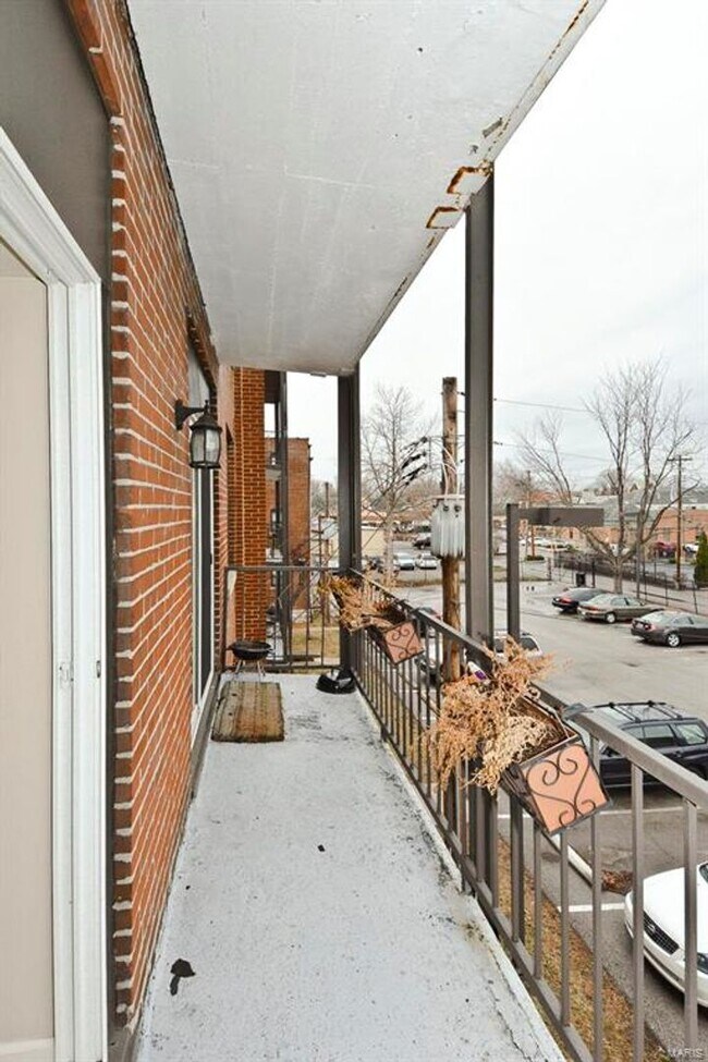 Building Photo - 5621 Pershing Ave