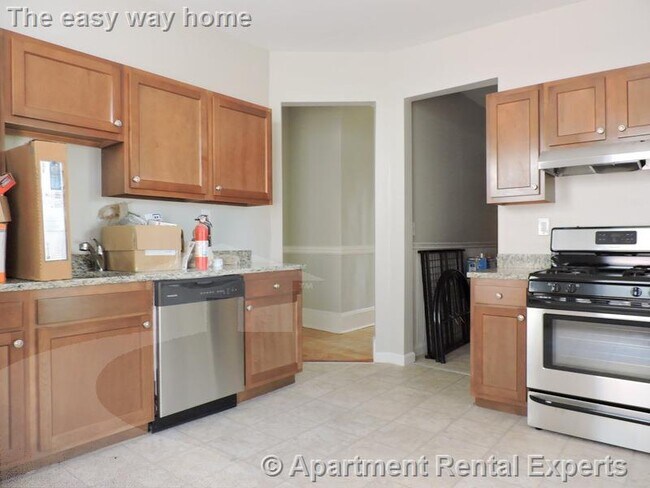 Primary Photo - 12 Pleasant St