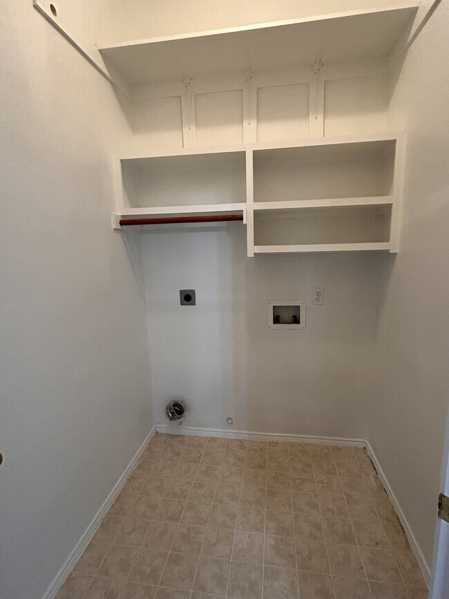 Building Photo - 6104 Oldham Dr