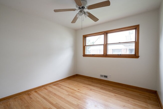 Building Photo - Spacious 3 Bedroom 1Bath Lower Duplex in P...