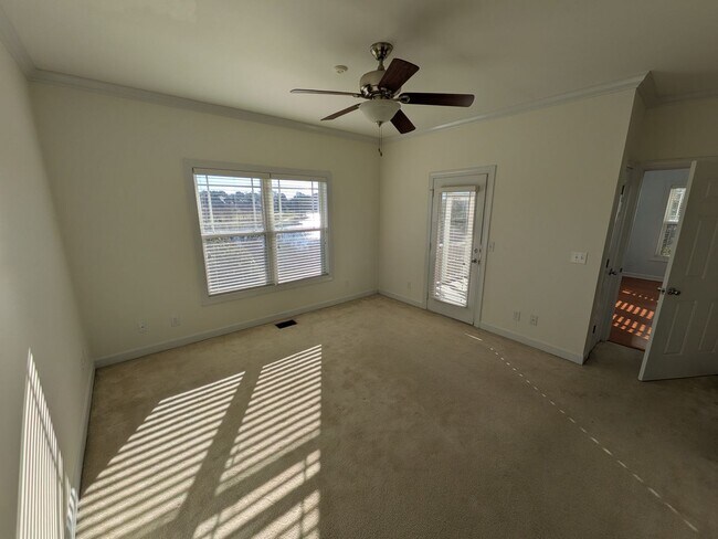 Building Photo - Beautiful 3 Bedroom, 2.5 Bath Home Located in the Kings Grant Golf Community!